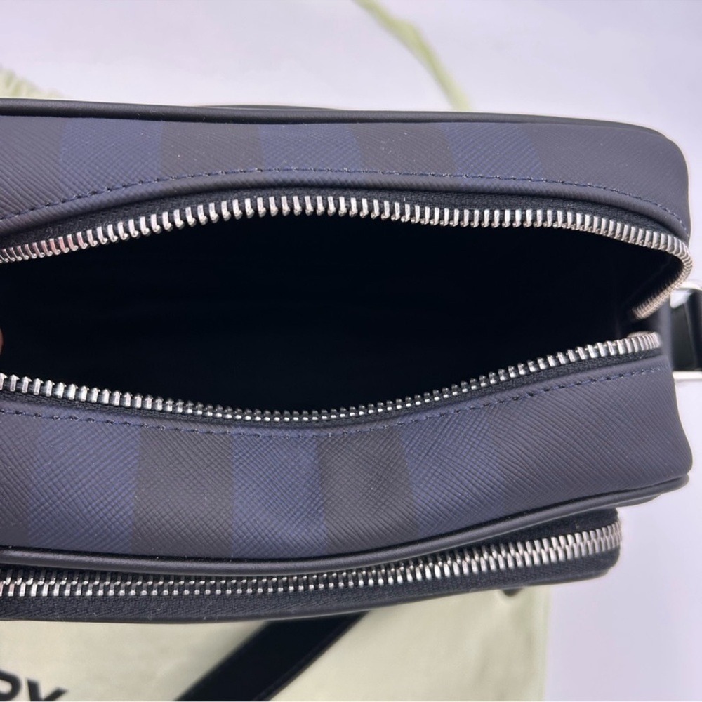 Men’s Burberry check messenger bag in navy blue. Adjustable shoulder strap NWT. - Picture 8 of 15